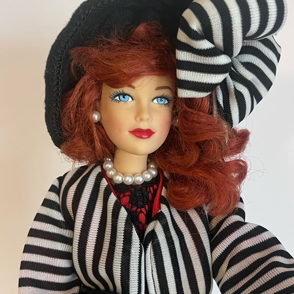 ♥️EFFANBEE Brenda Starr Reporter Doll Dale Messick “Black/White Suit”. EUC♥️ - Picture 3 of 16